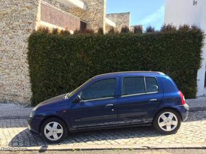 Renault Clio Privilege v Agosto/01 - à venda -