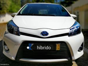 Toyota Yaris Híbrido Outubro/13 - à venda - Ligeiros