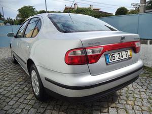 Seat Toledo Cv- km Abril/02 - à venda -