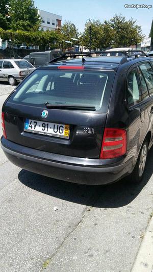 Skoda Fabia atractive Outubro/02 - à venda - Ligeiros