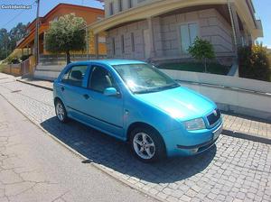 Skoda Fabia v confort Dezembro/00 - à venda -