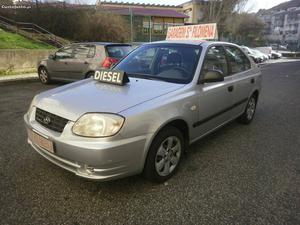 Hyundai Accent 1.5 CRDI -  km Novembro/04 - à venda -