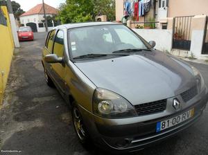 Renault Clio Clio II 1.2 Junho/01 - à venda - Ligeiros