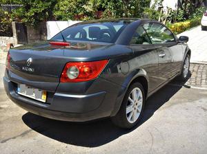 Renault Mégane CC1.9 sinistrado Março/04 - à venda -