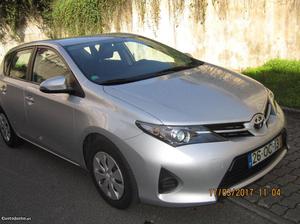 Toyota Auris Quase  D4D Novembro/13 - à venda -