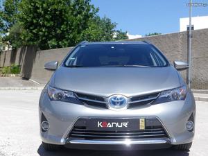 Toyota Auris TouringSports 1.8HSD Abril/14 - à venda -