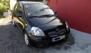 Toyota Yaris 1.4d4d 5lug 1dono Março/04 - à venda -