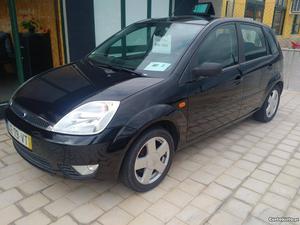 Ford Fiesta  cv Dezembro/03 - à venda - Ligeiros