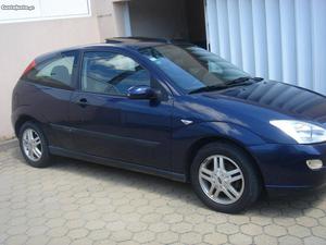 Ford Focus 1.6 i - 16v 3 portas Janeiro/00 - à venda -