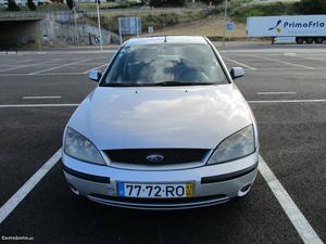 Ford Mondeo 2.0TDDI Ghia Maio/01 - à venda - Ligeiros