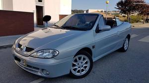 Renault Mégane 1.4 cabrio 110mkms Maio/02 - à venda -