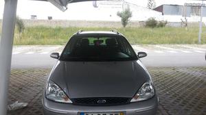 Ford Focus v sw Março/02 - à venda - Ligeiros