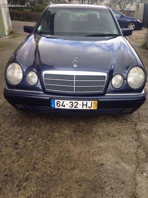 Mercedes-Benz 220 E 220 Outubro/96 - à venda - Ligeiros