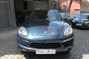 Porsche Cayenne CAYENNE Fevereiro/12 - à venda - Ligeiros