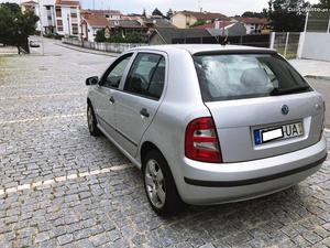 Skoda Fabia 1.4 A.C. Agosto/02 - à venda - Ligeiros