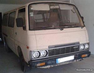 Nissan Urvan E 2.3 D 6 Lug A/Ret Novembro/87 - à venda -