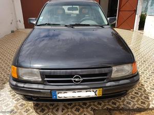 Opel Astra 1.4 sport 16v Abril/97 - à venda - Ligeiros