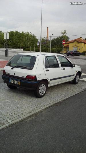 Renault Clio  Dezembro/94 - à venda - Ligeiros