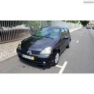 Renault Clio v Março/02 - à venda - Ligeiros