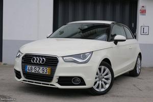 Audi A1 1.6 TDi Sport 3P Fevereiro/13 - à venda - Ligeiros