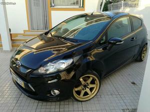 Ford Fiesta titanium Fevereiro/12 - à venda - Ligeiros