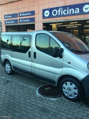 Opel Vivaro 9 Lugares com AC Maio/05 - à venda - Ligeiros