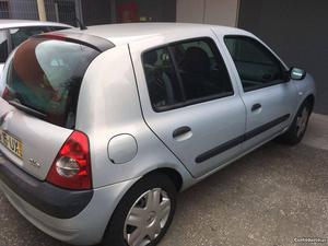 Renault Clio 1.2 4 portas Abril/03 - à venda - Ligeiros