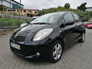 Toyota Yaris sol Setembro/07 - à venda - Ligeiros