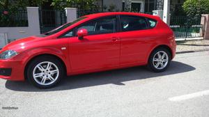 Seat Leon 1.6 TDI Abril/10 - à venda - Ligeiros