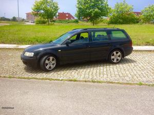 VW Passat Variant 1.9 Maio/99 - à venda - Ligeiros