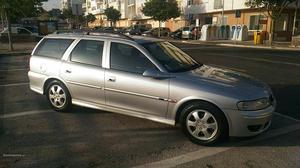 Opel Vectra Caravan 2.2Dti Abril/02 - à venda - Ligeiros