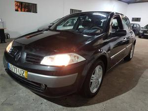 Renault Mégane 1.5 dci c/ 187mil km Maio/03 - à venda -