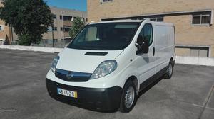 Opel Vivaro fibrada Abril/10 - à venda - Comerciais / Van,