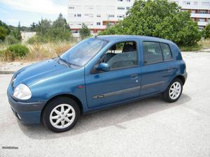 Renault Clio RXE 1.2 Janeiro/01 - à venda - Ligeiros