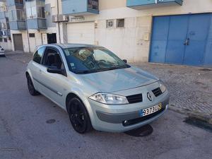 Renault Mégane 1.5 dci 3p 5lug Maio/03 - à venda -