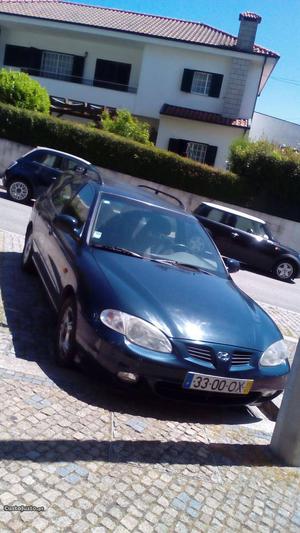 Hyundai Elantra  Janeiro/00 - à venda - Ligeiros