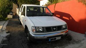 Nissan Pick Up 2.5d 4x2 5lug Dezembro/00 - à venda -