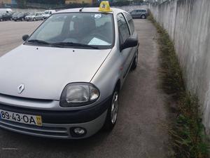 Renault Clio 1.2 Agosto/99 - à venda - Ligeiros