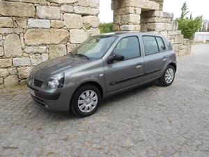 Renault Clio 1.5 DCI - A/C Abril/03 - à venda - Ligeiros