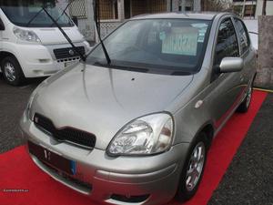 Toyota Yaris 1.0 VVT-i Terra Julho/03 - à venda - Ligeiros