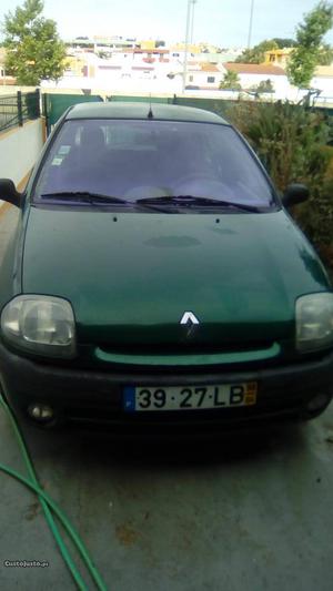 Renault Clio Está em bom estado Abril/98 - à venda -
