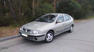 Renault Mégane 1.9 Diesel RT 5 Lug Maio/99 - à venda -