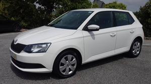 Skoda Fabia 1.2 TSi 90cv Active Dezembro/15 - à venda -