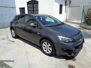 Opel Astra Astra J 1.7 CDTi Maio/14 - à venda - Ligeiros