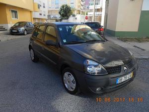 Renault Clio  v expression Abril/03 - à venda -