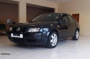 VW Bora 1.9 TDi Confortline Agosto/02 - à venda - Ligeiros