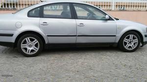 VW Passat passat Junho/97 - à venda - Ligeiros Passageiros,