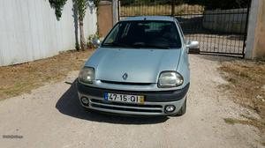 Renault Clio 1.2 RT de  Setembro/00 - à venda -