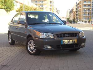 Hyundai Accent 1.3 GLS (85cv) (4p) Julho/01 - à venda -