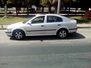 Skoda Octavia 1.9 Abril/98 - à venda - Ligeiros